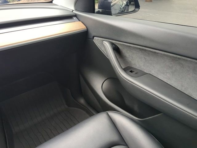 Used 2022 Tesla Model Y Performance image 23