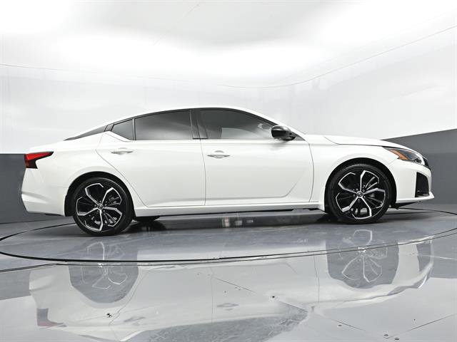 Used 2025 Nissan Altima 2.5 SR image 33