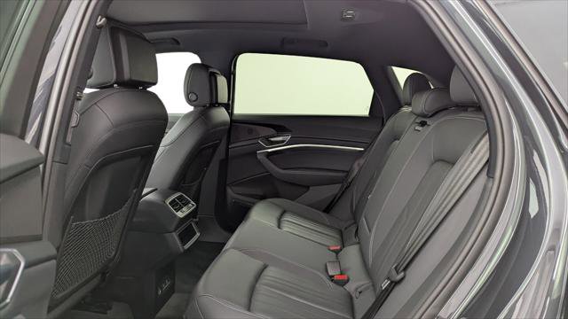 Used 2022 Audi e-tron Premium Plus w/ Premium Plus Package image 13