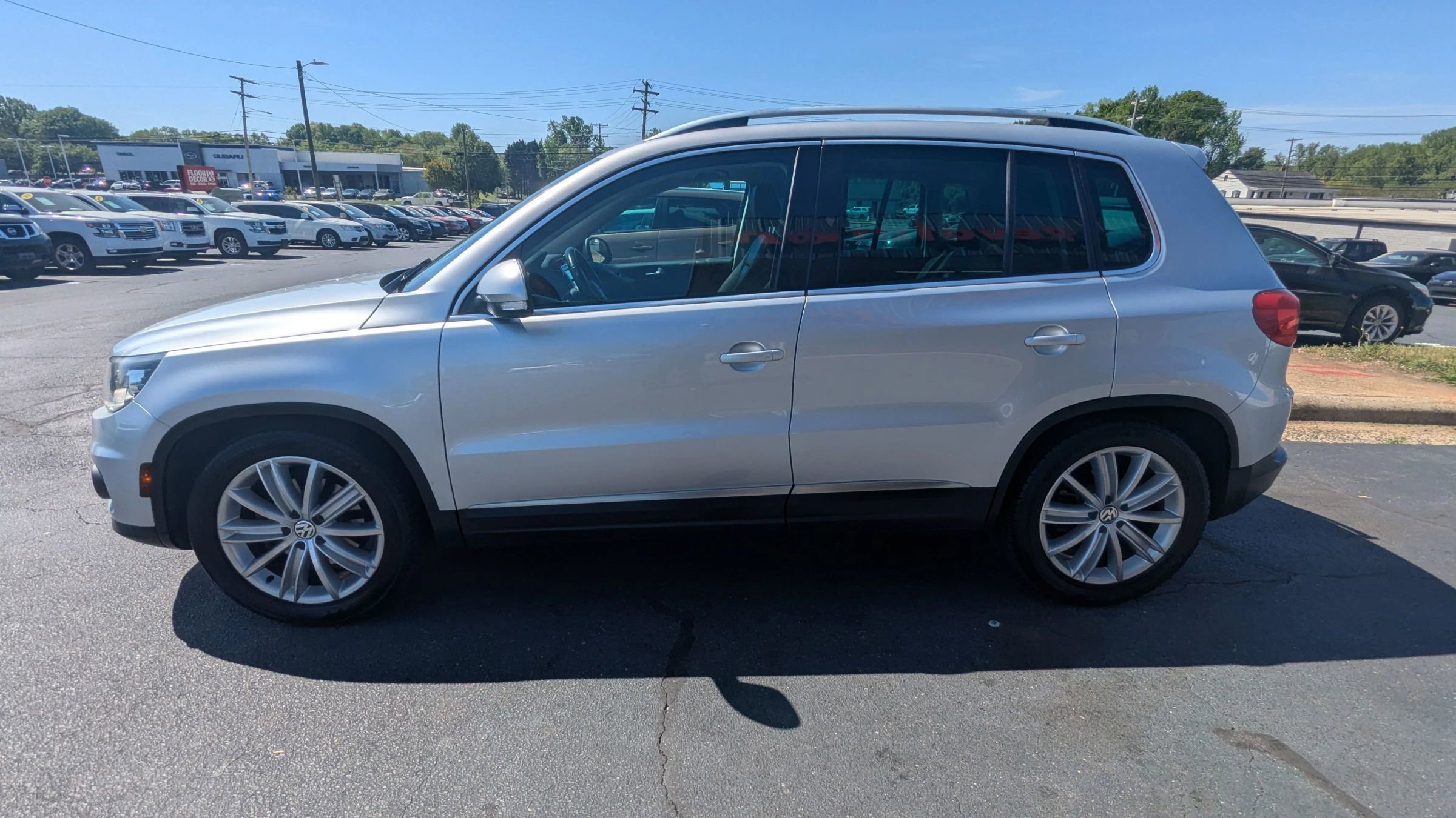 Used 2016 Volkswagen Tiguan SE image 4
