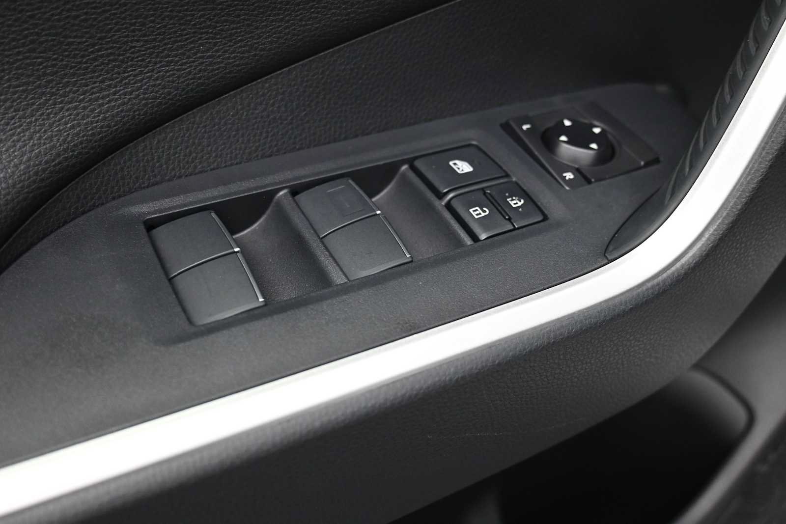 Used 2019 Toyota RAV4 XSE AWD/4WD image 8