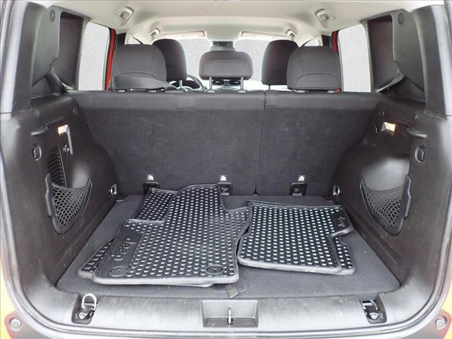 Used 2017 Jeep Renegade Latitude w/ Cold Weather Group image 8