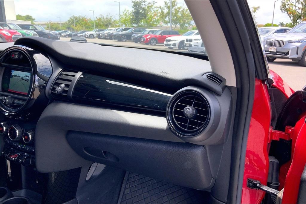 Used 2020 MINI Cooper 2-Door Hardtop FWD image 16