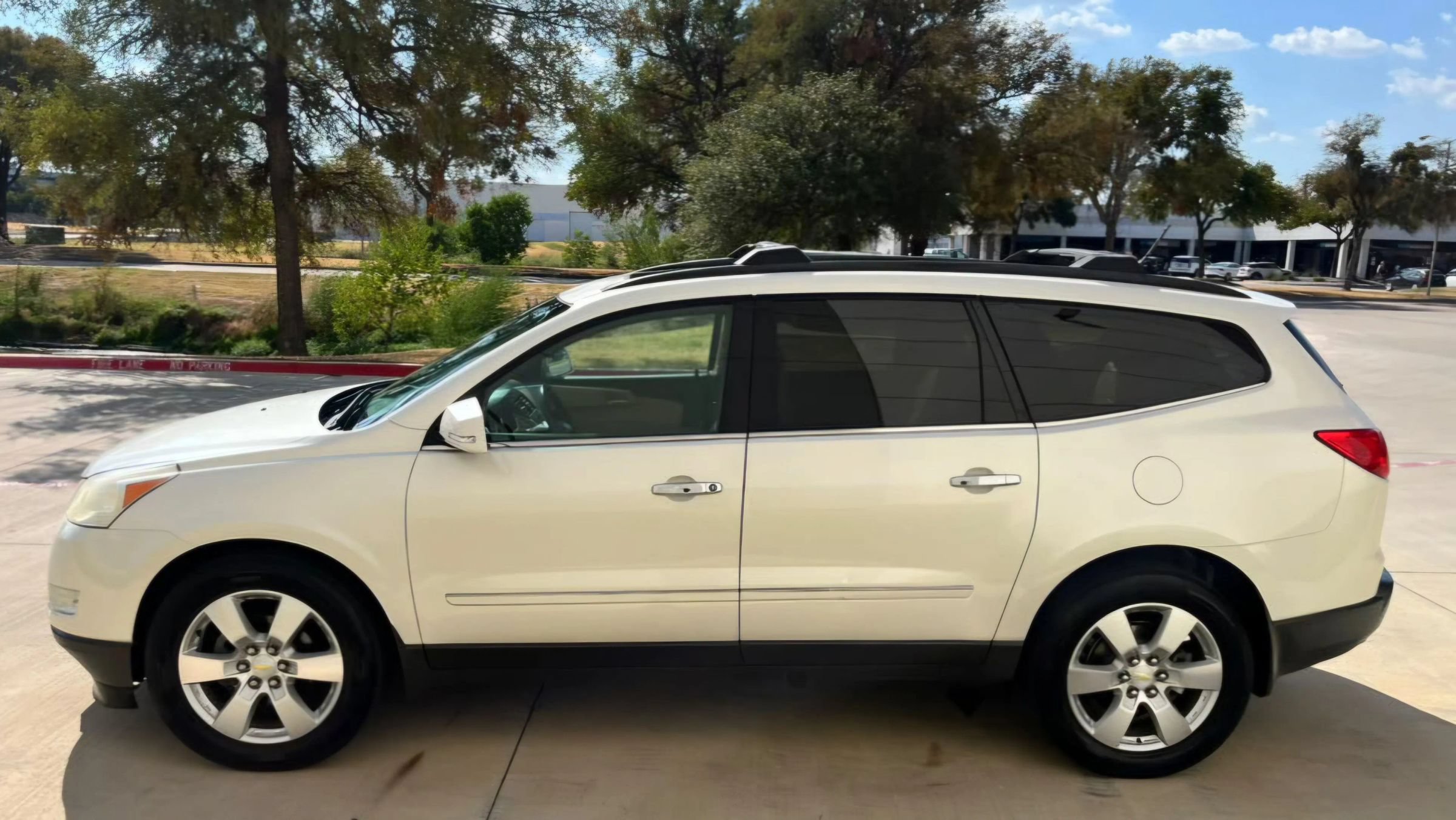 Used 2012 Chevrolet Traverse LTZ FWD image 9