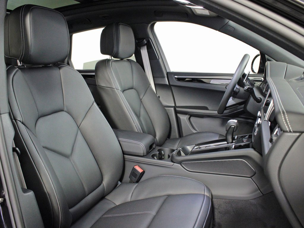 Used 2025 Porsche Macan image 38