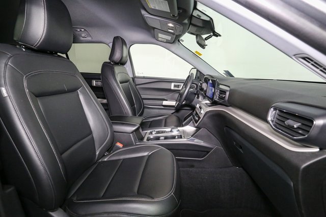 Used 2023 Ford Explorer XLT w/ Equipment Group 202A image 17