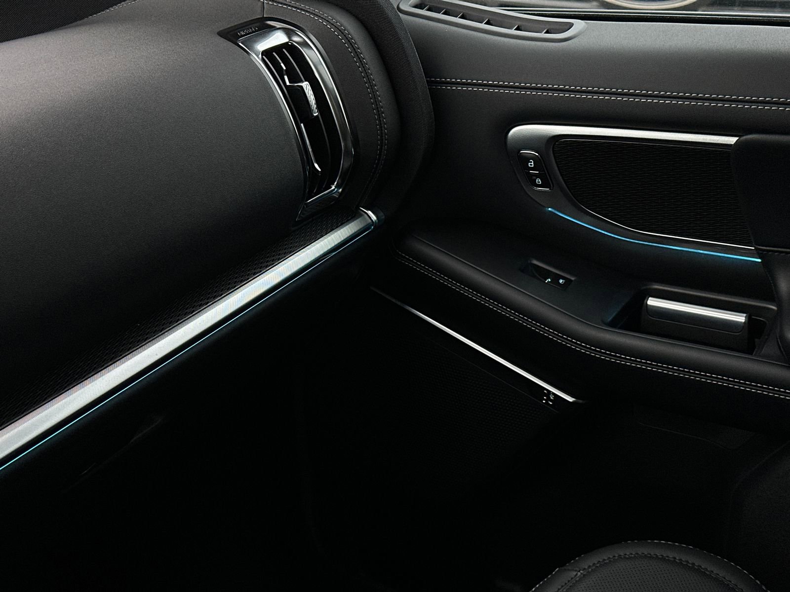 New 2025 Ford Expedition Platinum w/ Stealth Performance Package image 38