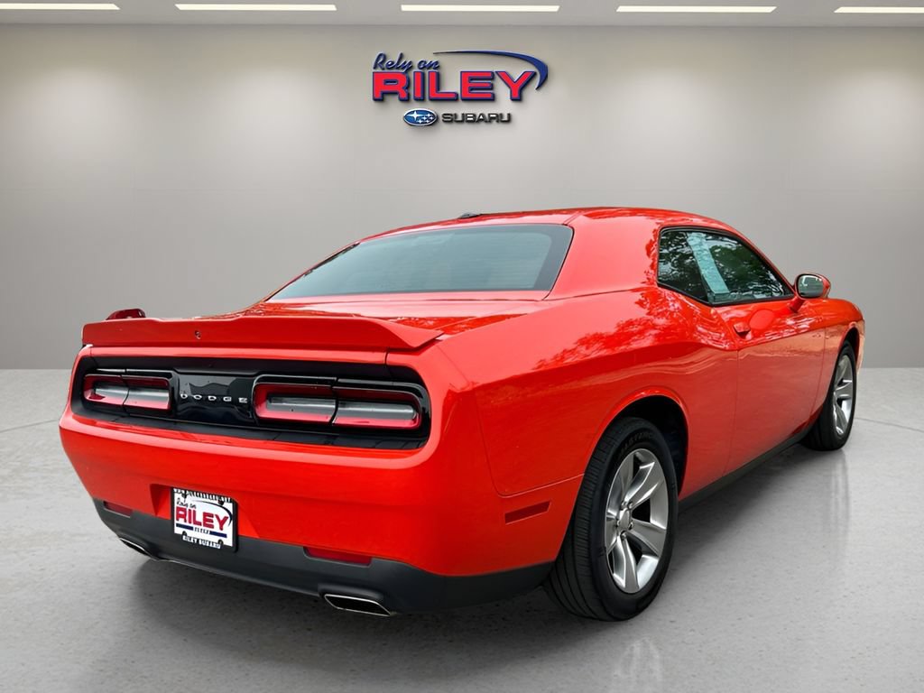 Used 2018 Dodge Challenger SXT RWD image 5