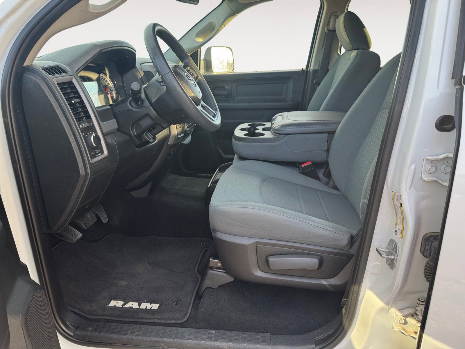 Used 2018 RAM 3500 Tradesman w/ Chrome Appearance Group image 9