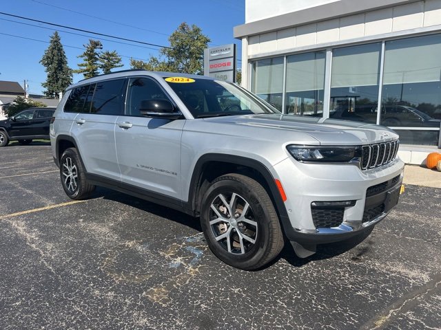 Used 2024 Jeep Grand Cherokee L Limited w/ Luxury Tech Group II image 5