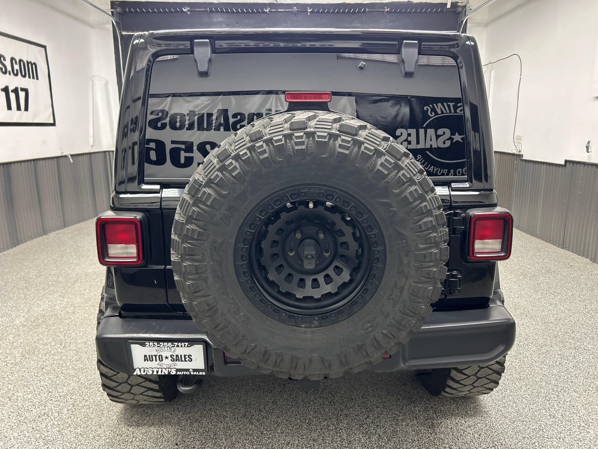 Used 2020 Jeep Wrangler Unlimited Sahara w/ Uconnect 4C Nav & Sound Group AWD/4WD image 5