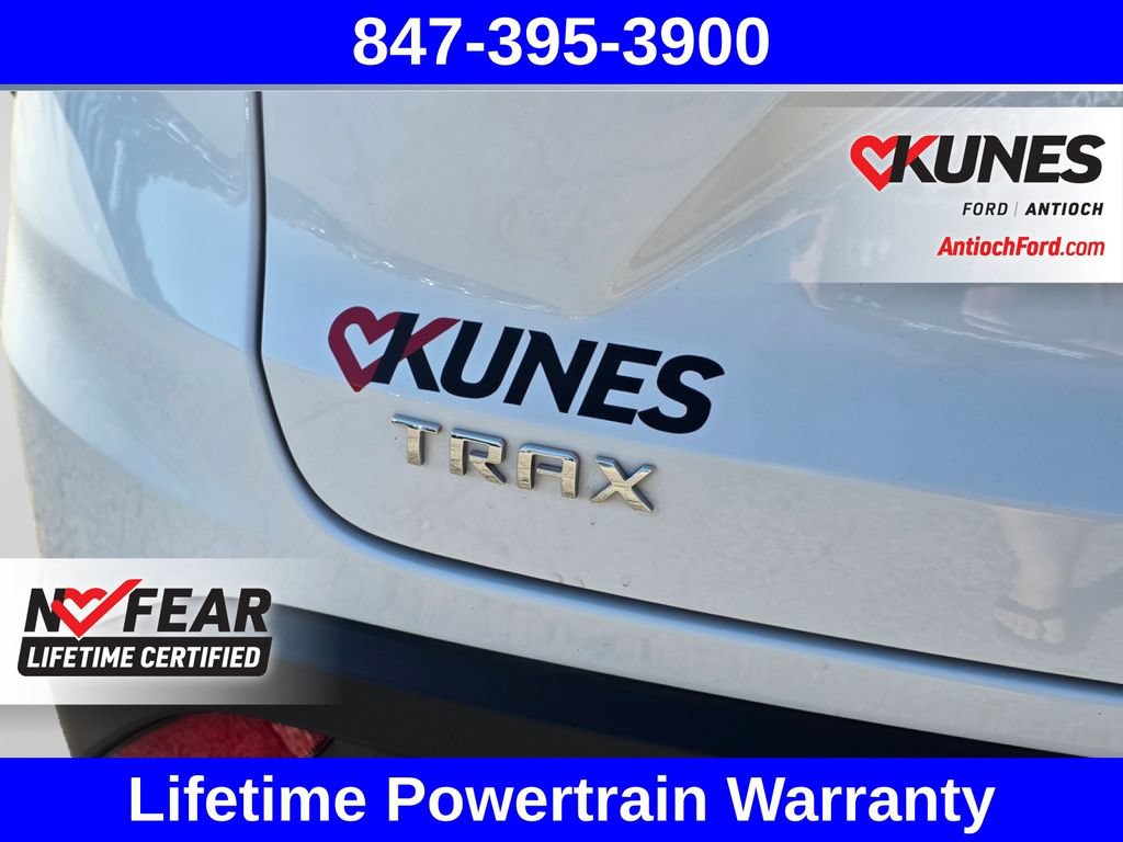 Used 2025 Chevrolet Trax LT FWD image 10