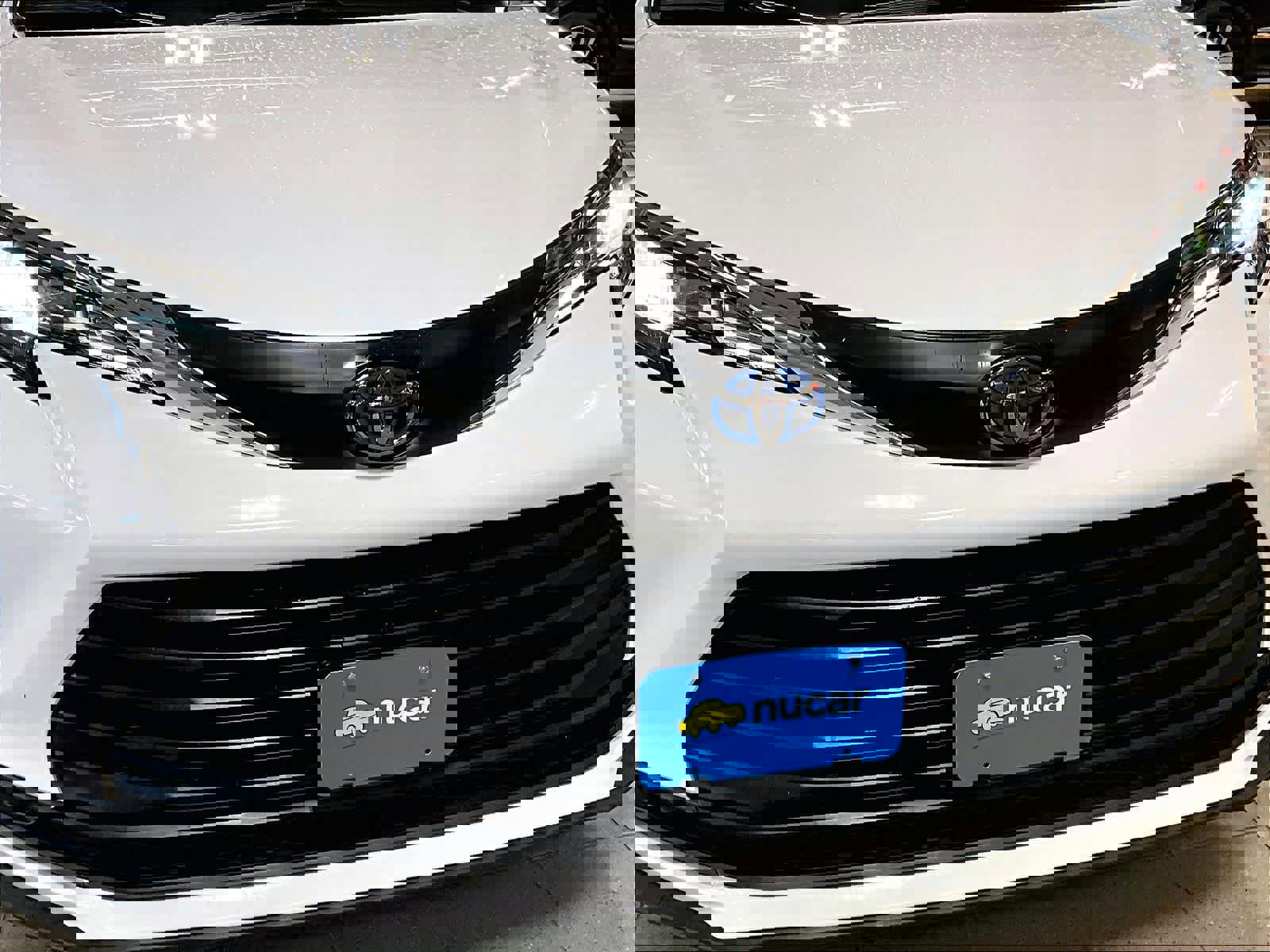 Used 2025 Toyota Sienna LE image 32