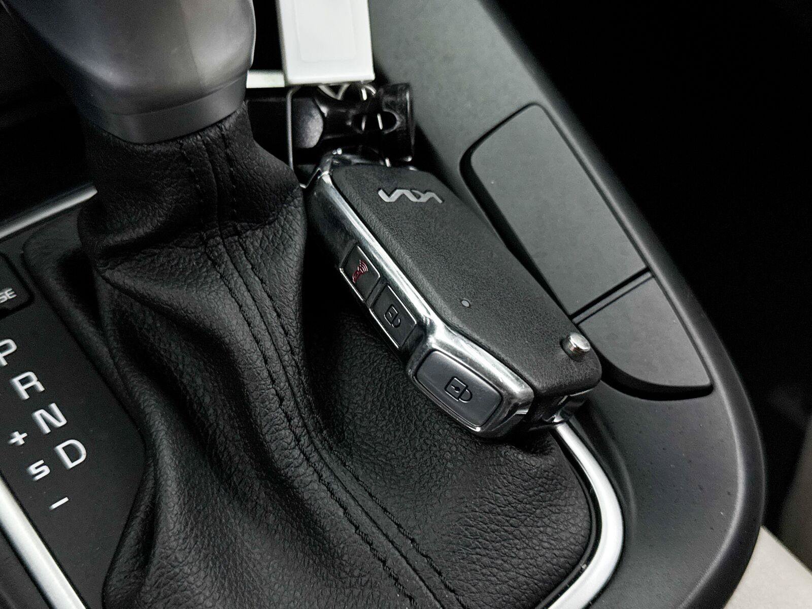 Used 2025 Kia Soul LX w/ LX Technology Package FWD image 35