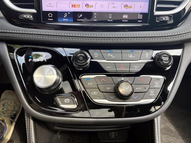 New 2027 Chrysler Pacifica Limited AWD/4WD image 8