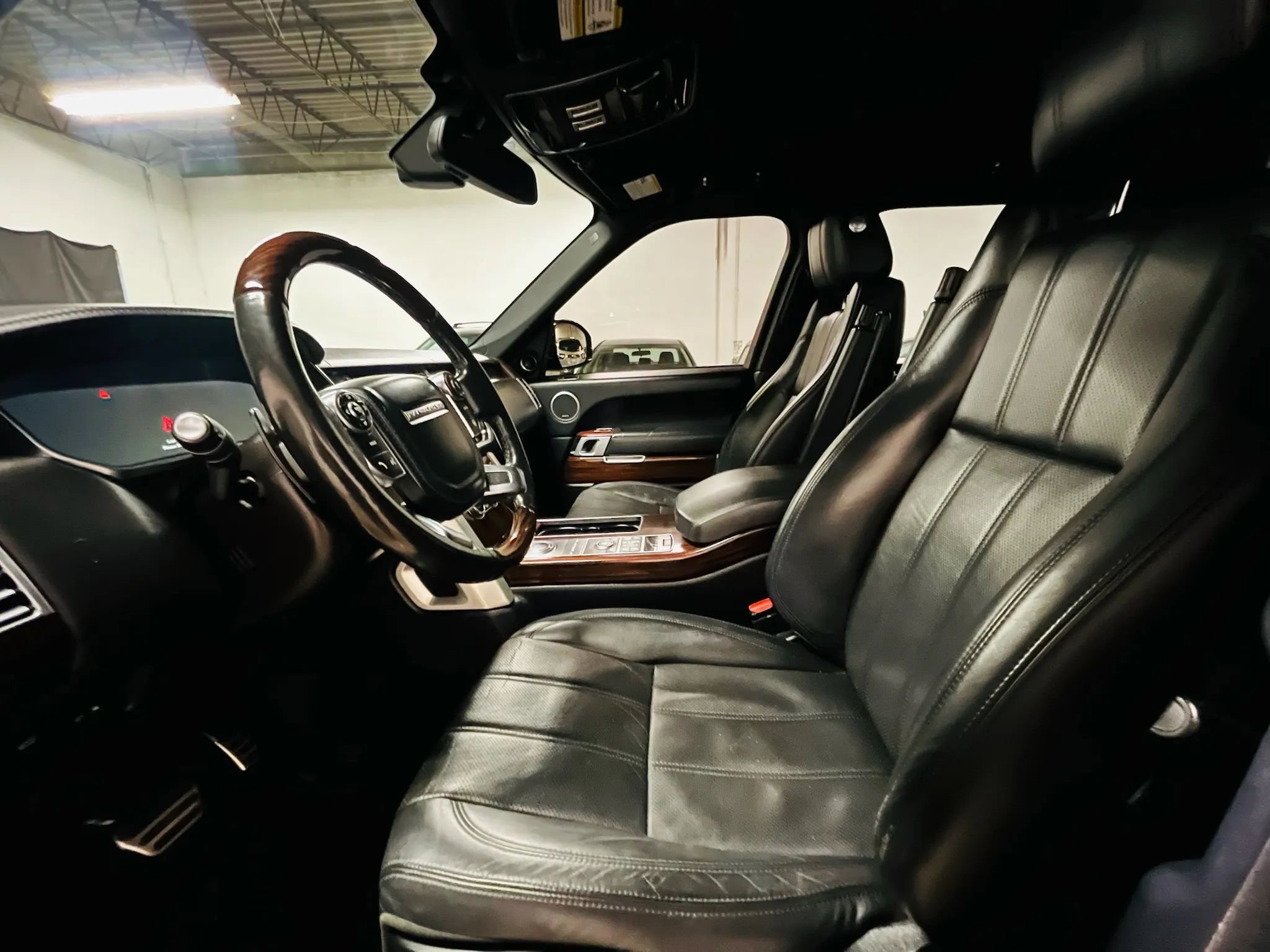 Used 2015 Land Rover Range Rover Supercharged AWD/4WD image 14
