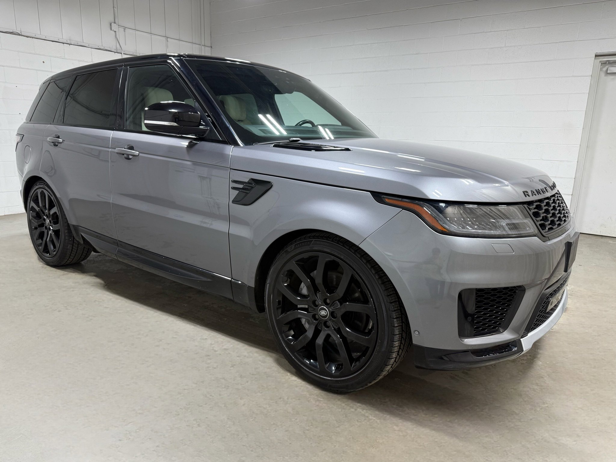 Used 2022 Land Rover Range Rover Sport HSE Silver Edition image 3