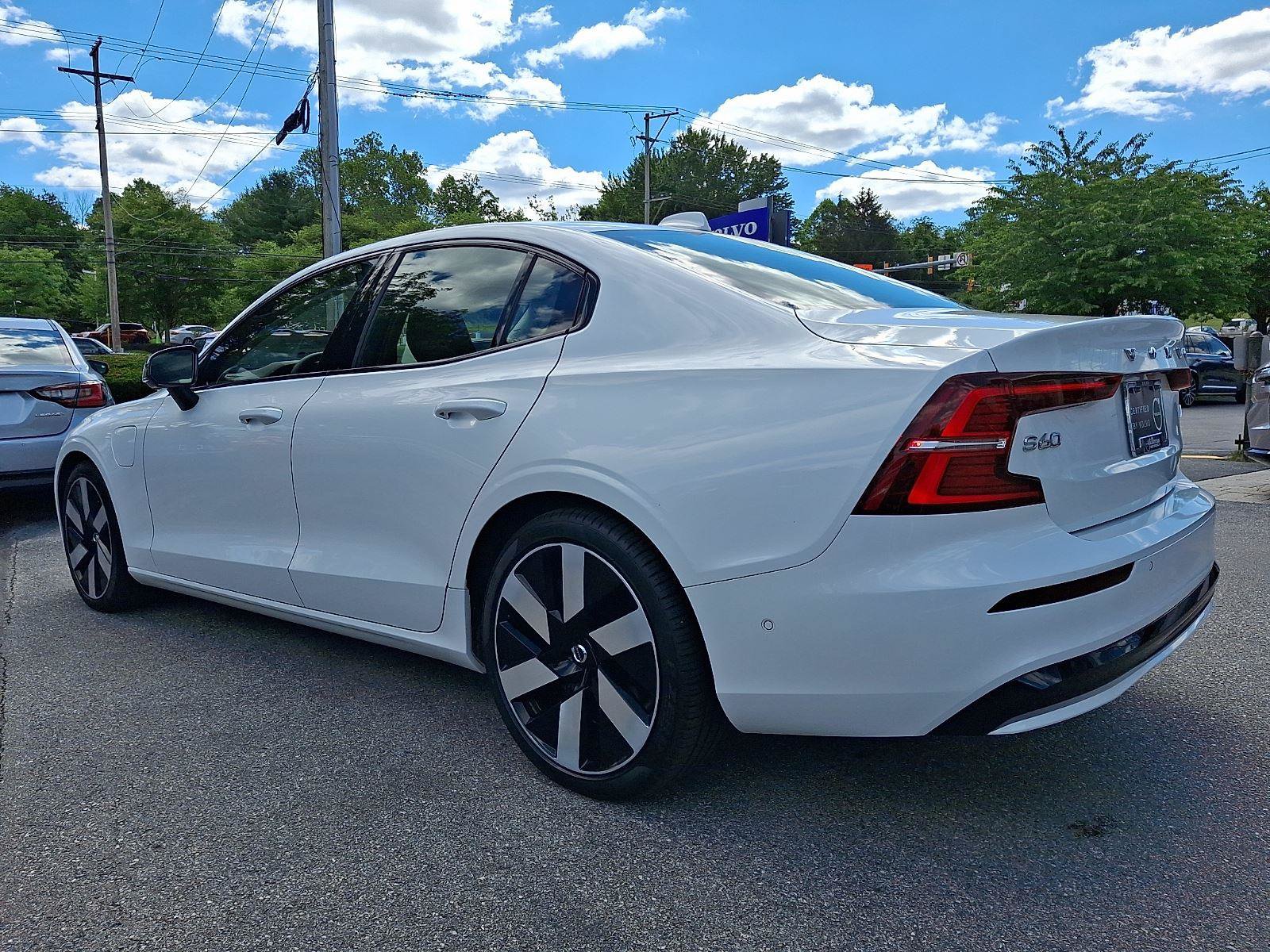Certified 2024 Volvo S60 T8 Plus w/ Climate Package AWD/4WD image 4