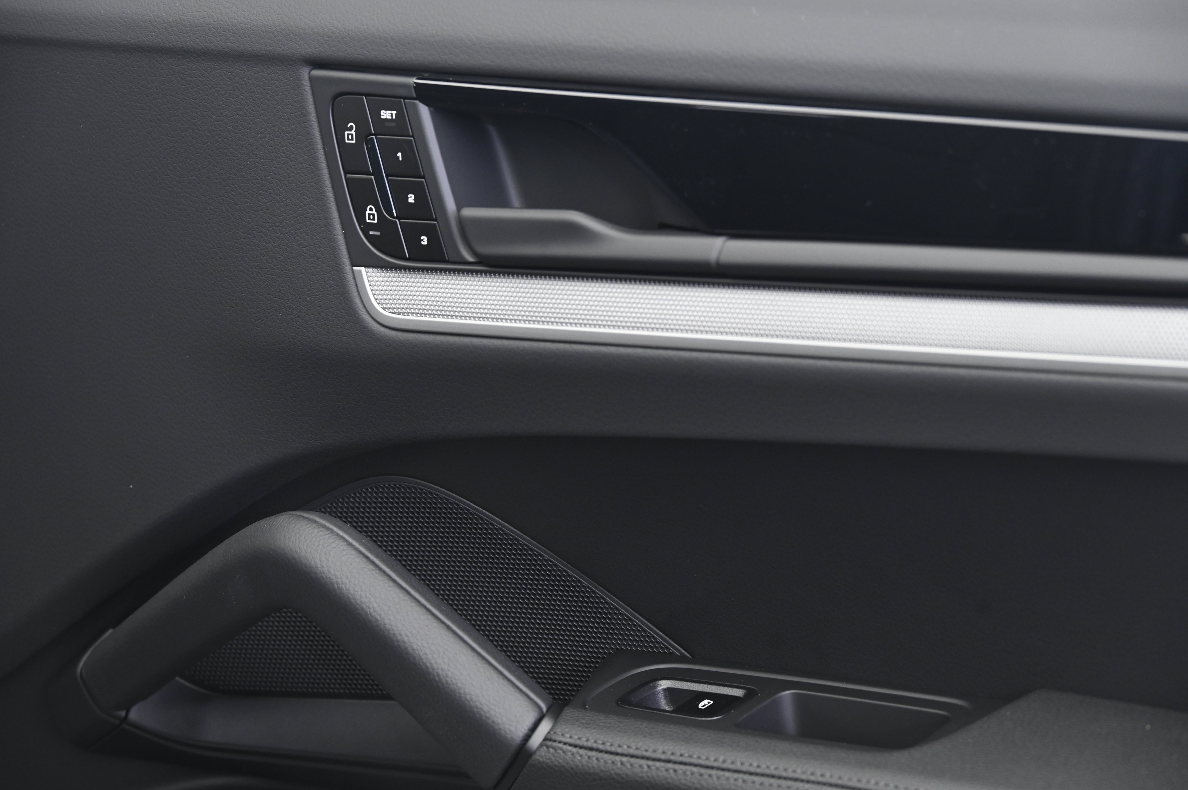 Certified 2026 Porsche Cayenne AWD/4WD image 21