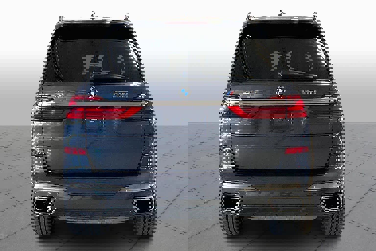 Used 2021 BMW X7 M50i w/ Executive Package image 4