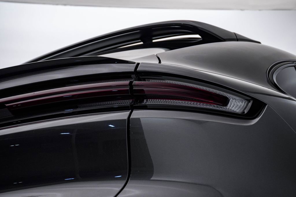 Certified 2025 Porsche Cayenne Coupe image 12