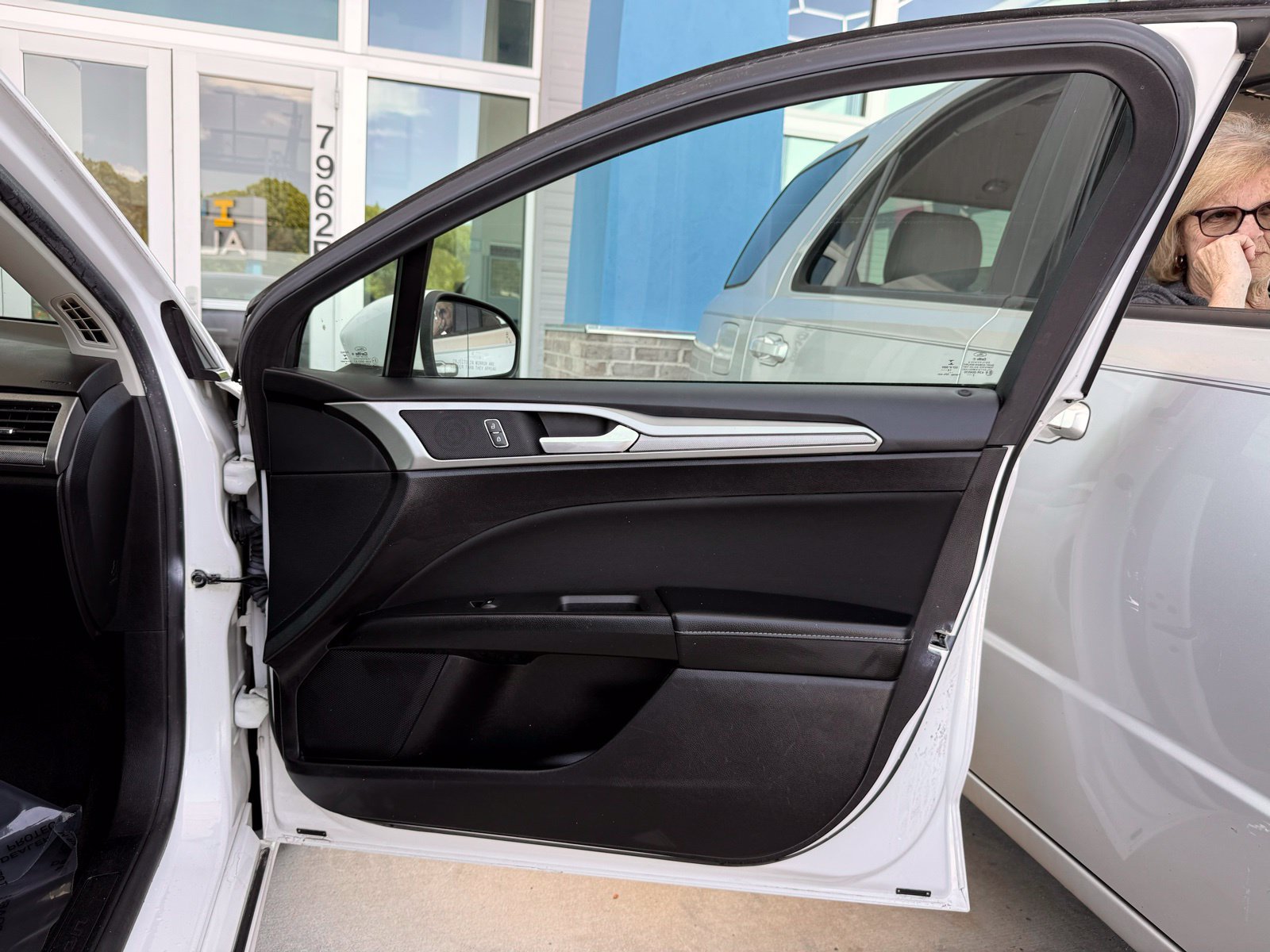 Used 2019 Ford Fusion SE FWD image 18