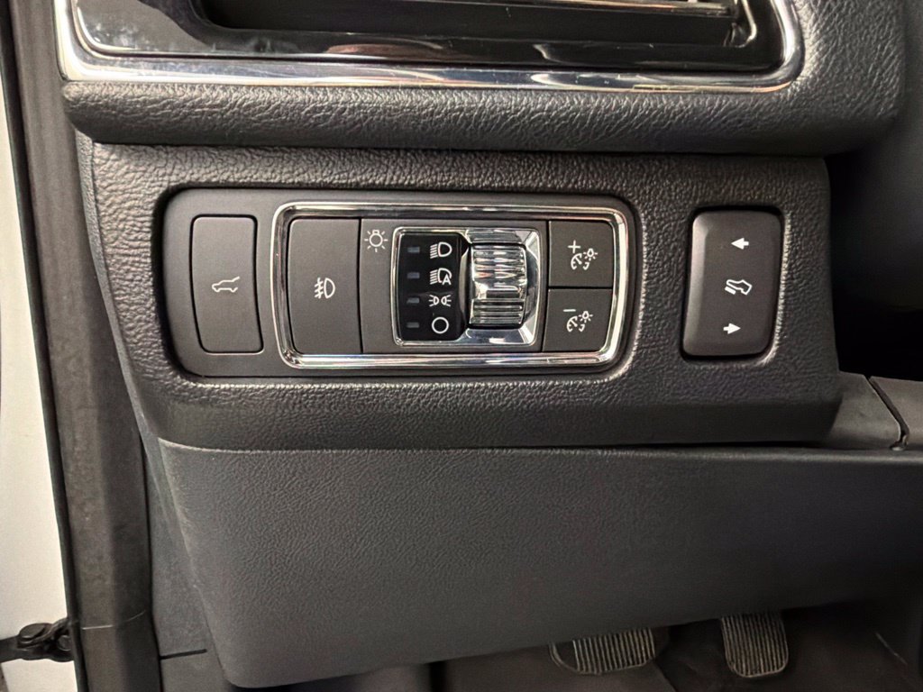 Used 2022 Lincoln Navigator Reserve w/ Equipment Group 201A AWD/4WD image 22