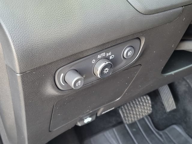 Used 2023 Buick Encore GX Essence w/ Experience Buick Package FWD image 21
