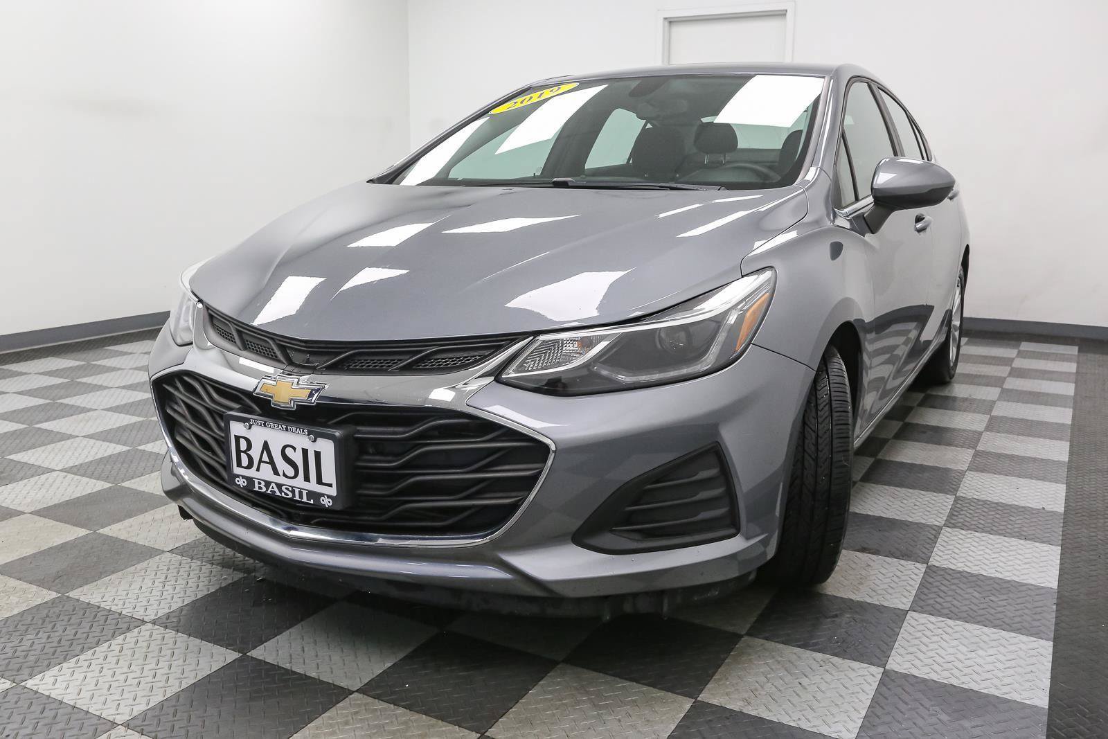 Used 2019 Chevrolet Cruze LT FWD image 4