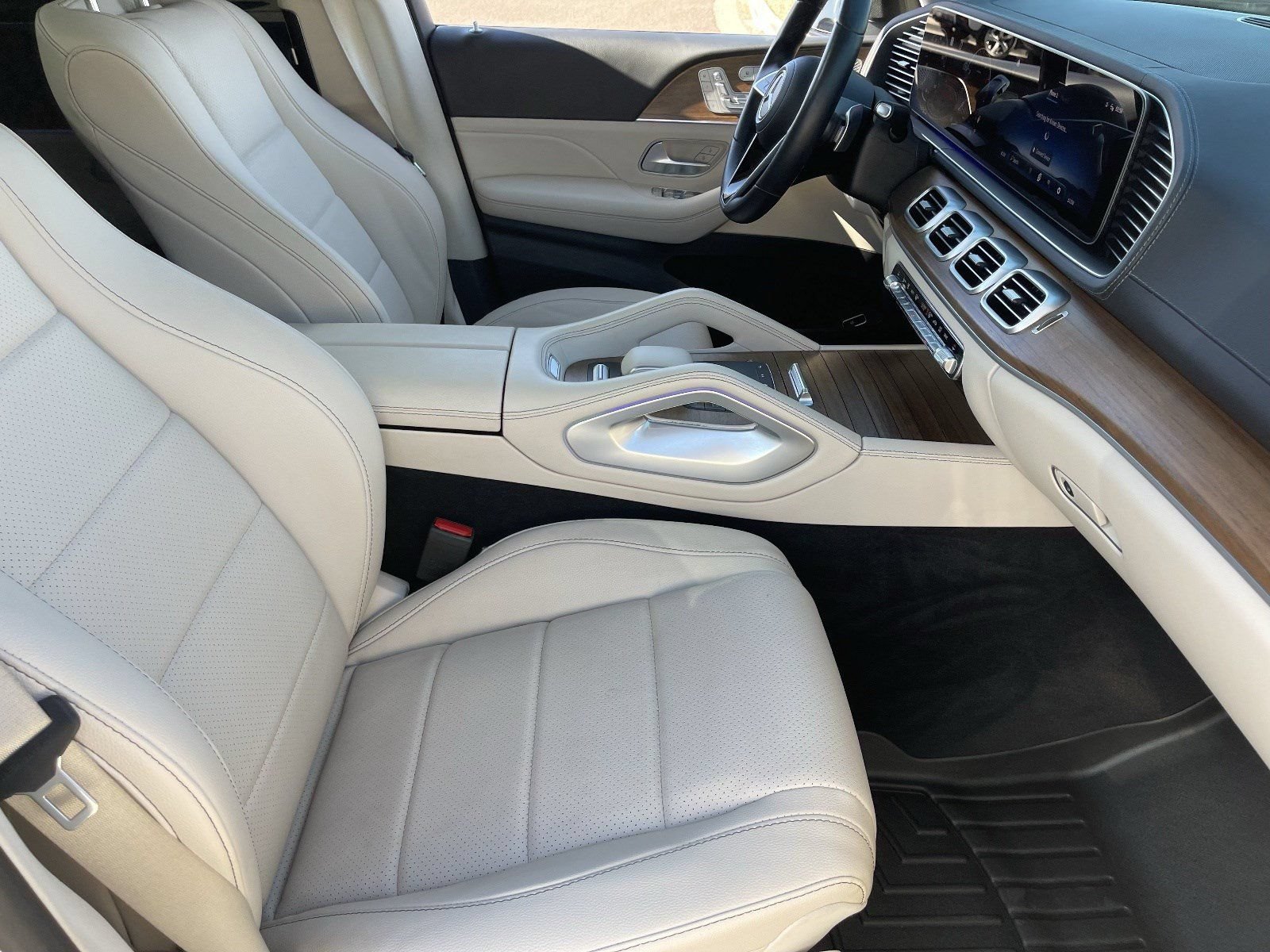 Used 2024 Mercedes-Benz GLS 450 4MATIC image 13