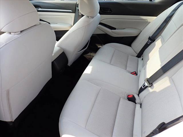 Used 2023 Nissan Altima 2.5 SV w/ SV Premium Package FWD image 8