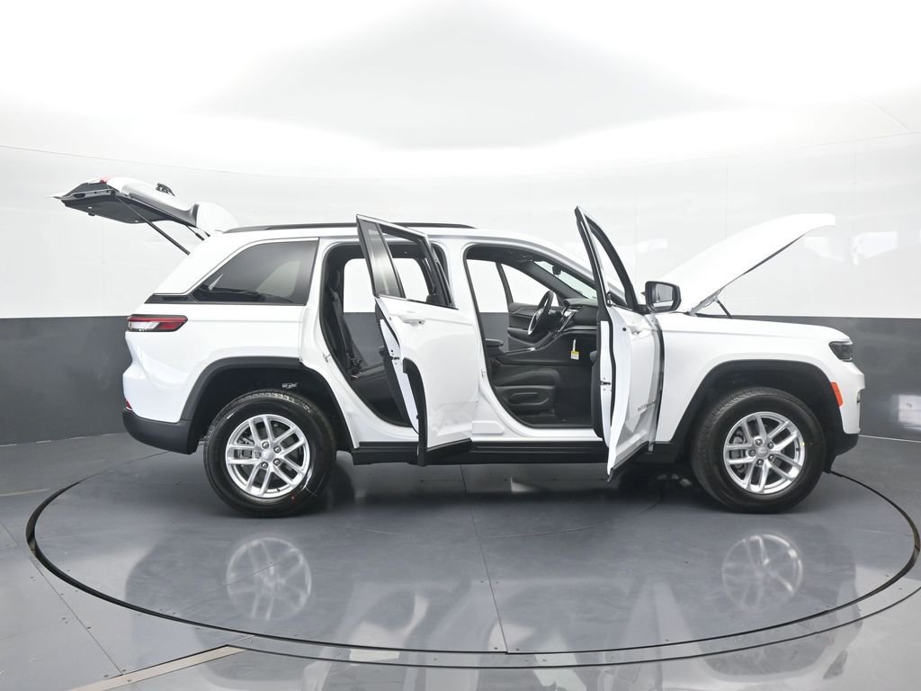 New 2025 Jeep Grand Cherokee Laredo RWD image 71