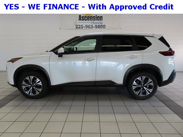 Used 2023 Nissan Rogue SV image 3