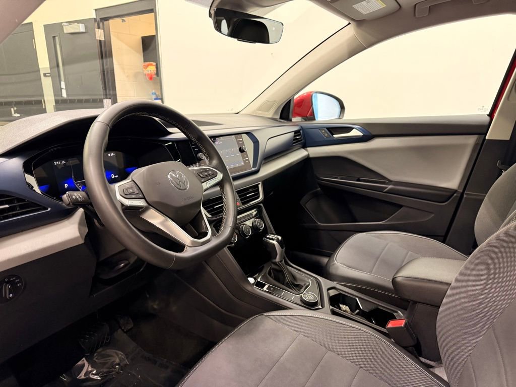 Used 2023 Volkswagen Taos SE w/ Panoramic Sunroof Package image 11