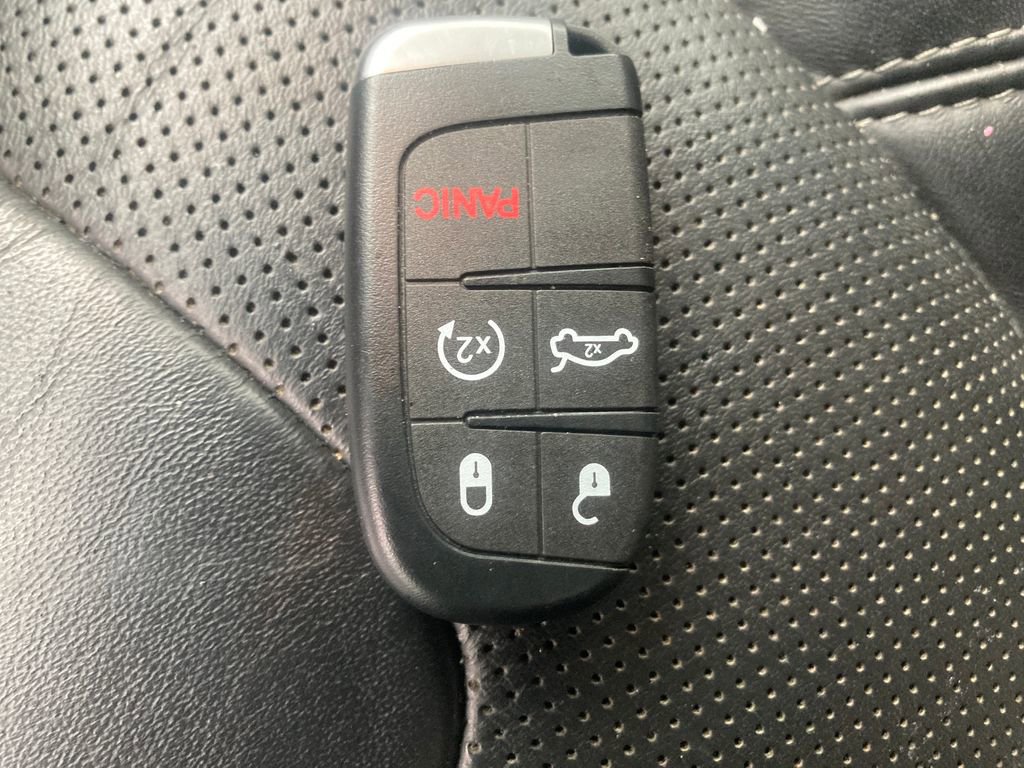 Used 2019 Jeep Cherokee Limited image 33