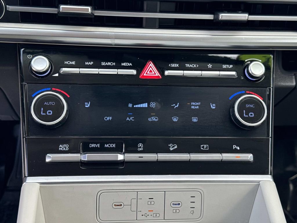 Used 2025 Hyundai Santa Fe SEL image 12