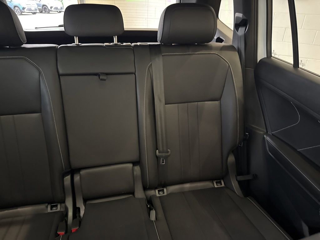Used 2023 Volkswagen Tiguan SE R-Line image 17