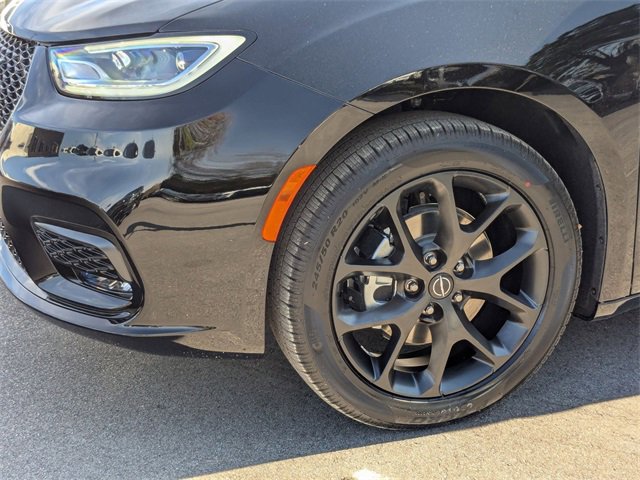 New 2026 Chrysler Pacifica Select image 8