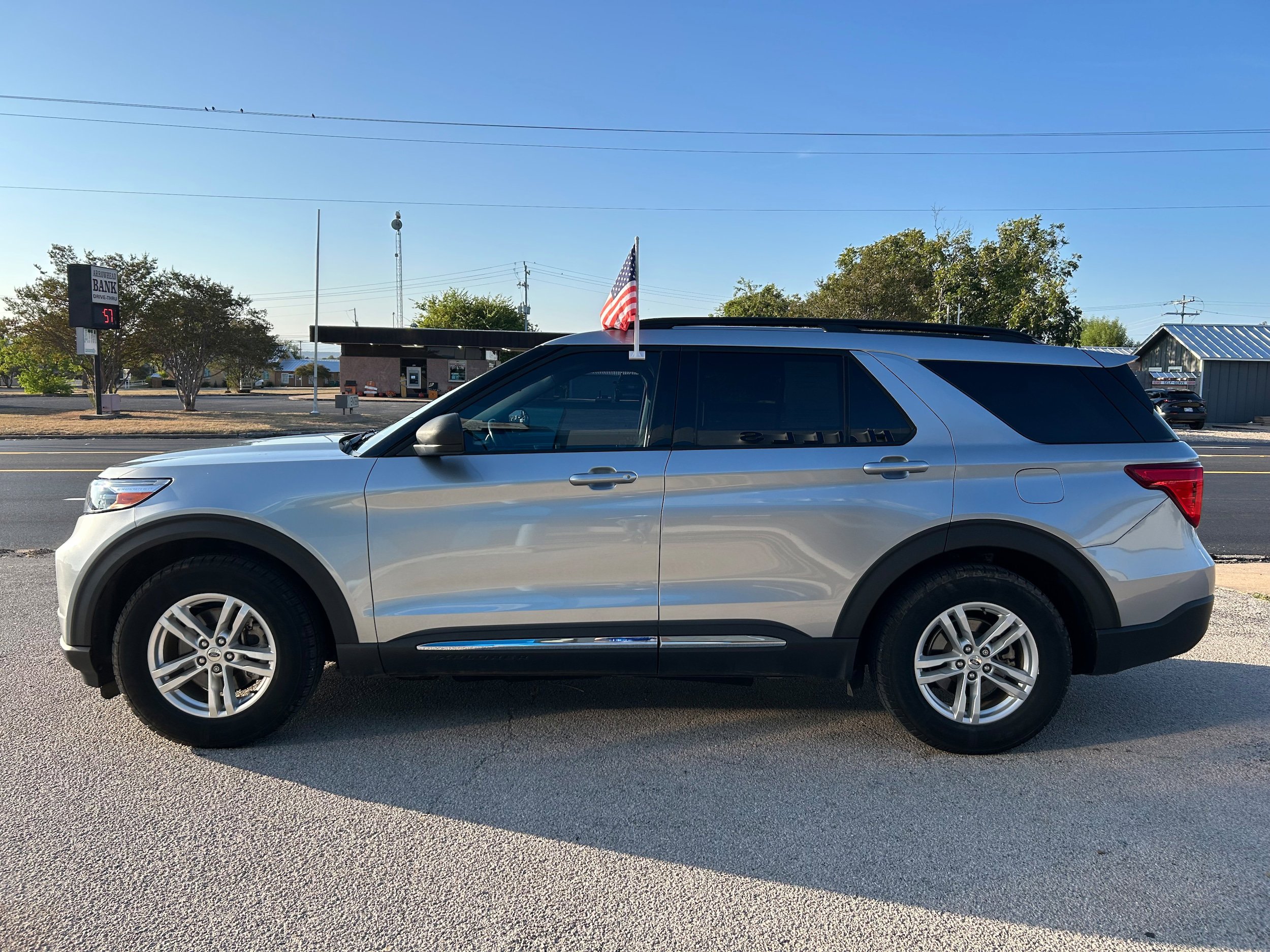 Used 2020 Ford Explorer XLT image 3