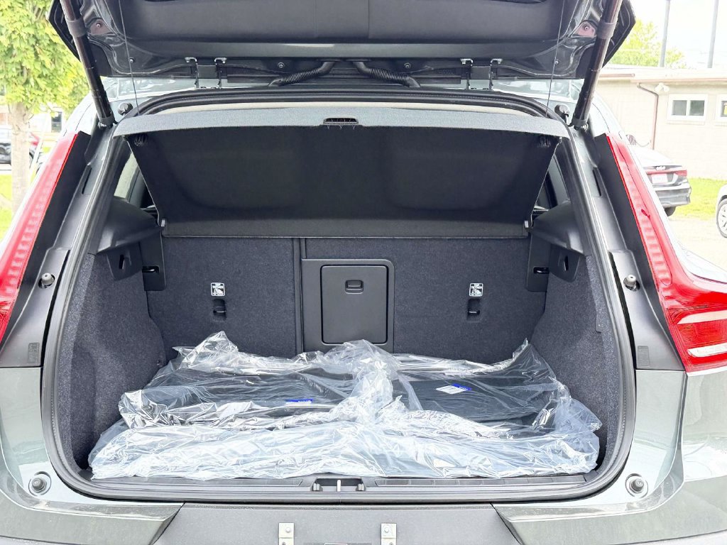 New 2026 Volvo XC40 B5 Plus w/ Protection Package Premier AWD/4WD image 13