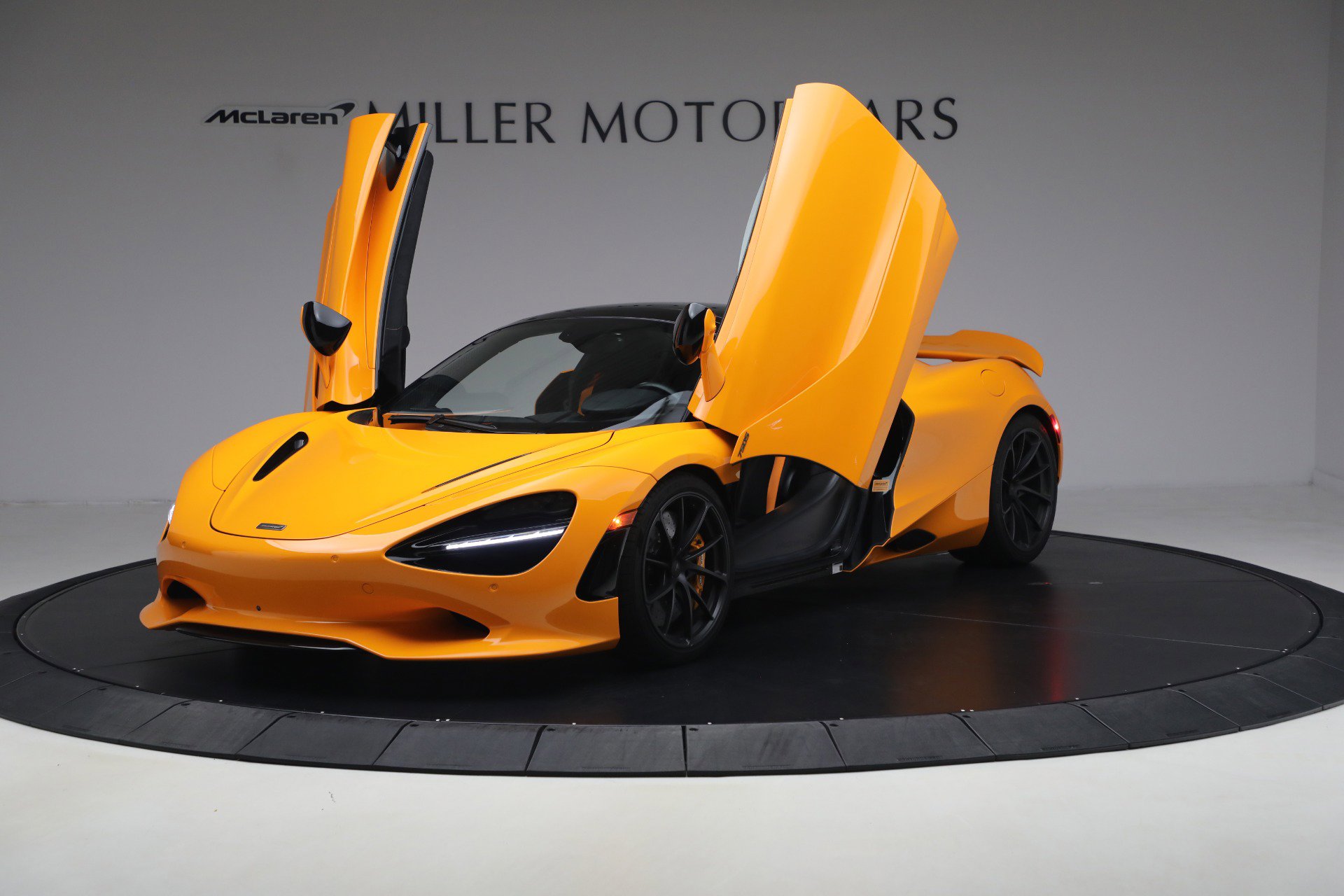 Used 2025 McLaren 750S Spider RWD image 14