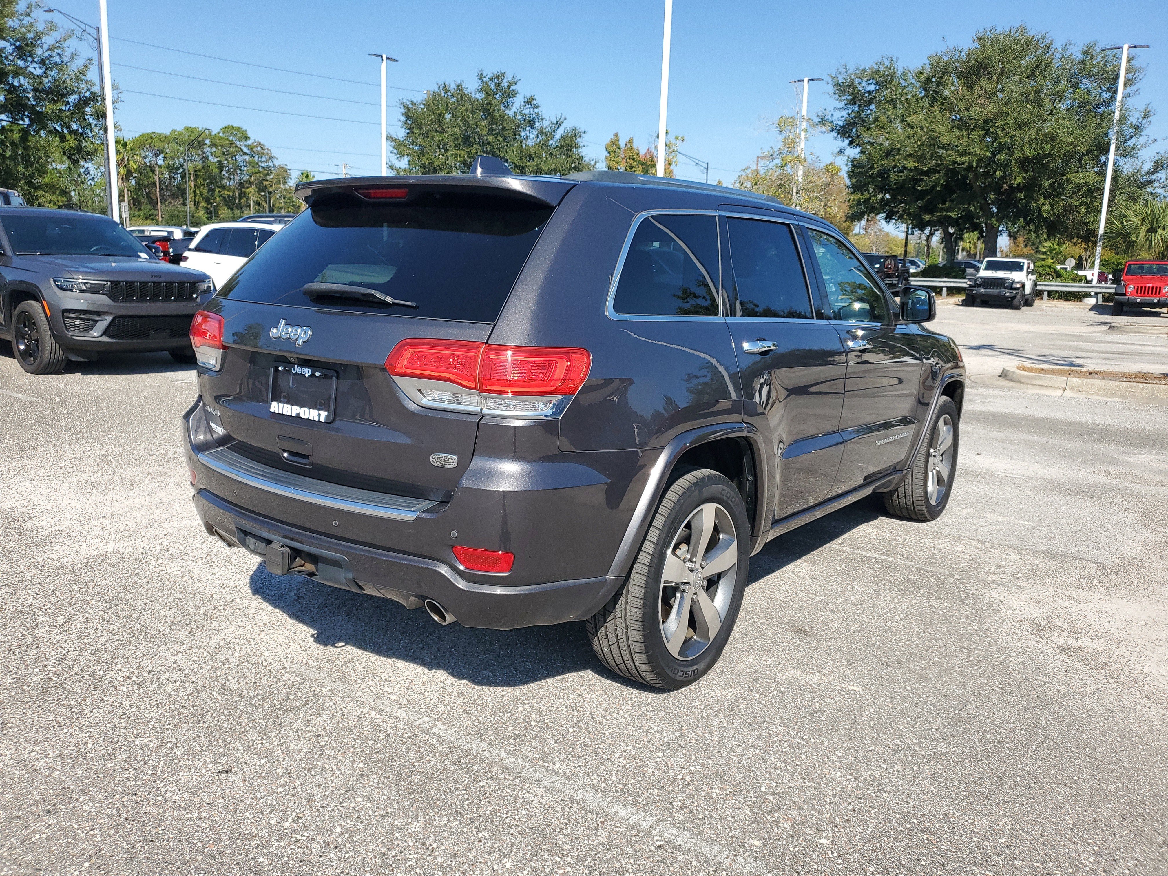 Used 2015 Jeep Grand Cherokee Overland w/ Advanced Technology Group image 4