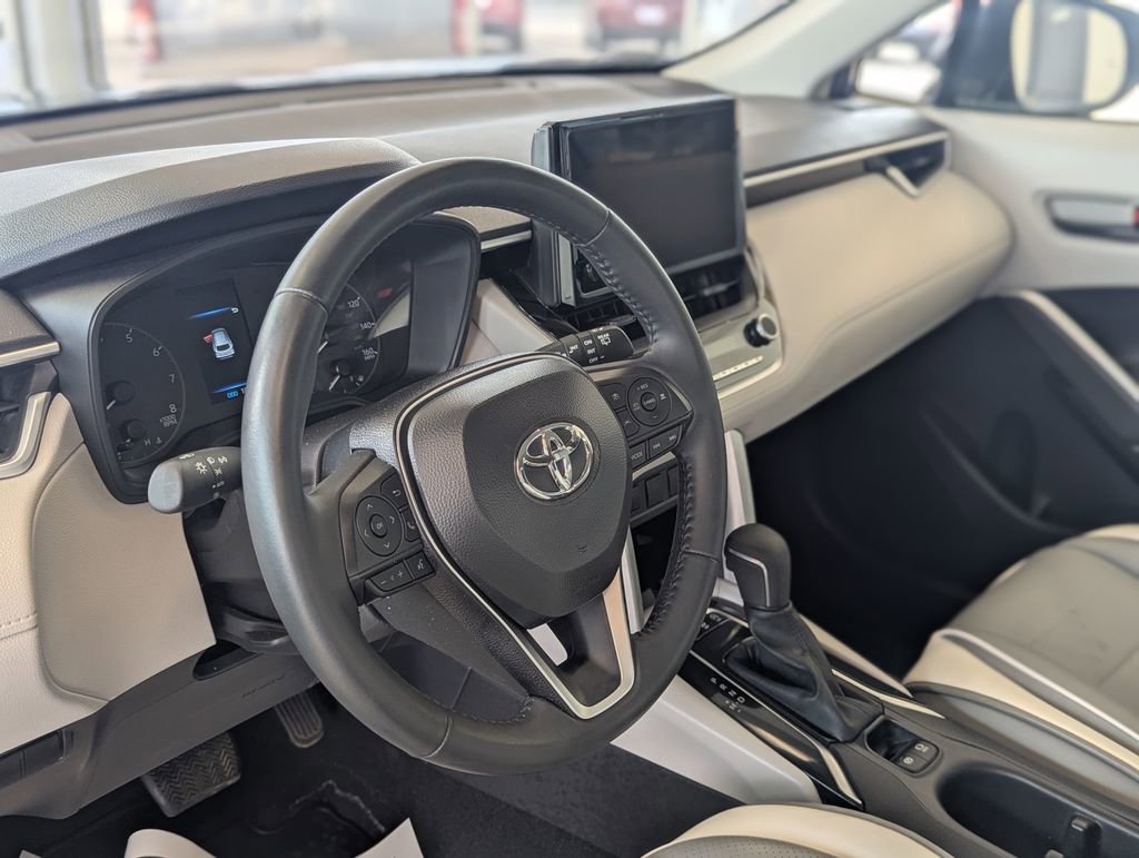 Used 2025 Toyota Corolla Cross LE w/ Black Badges Package (TMS) image 11