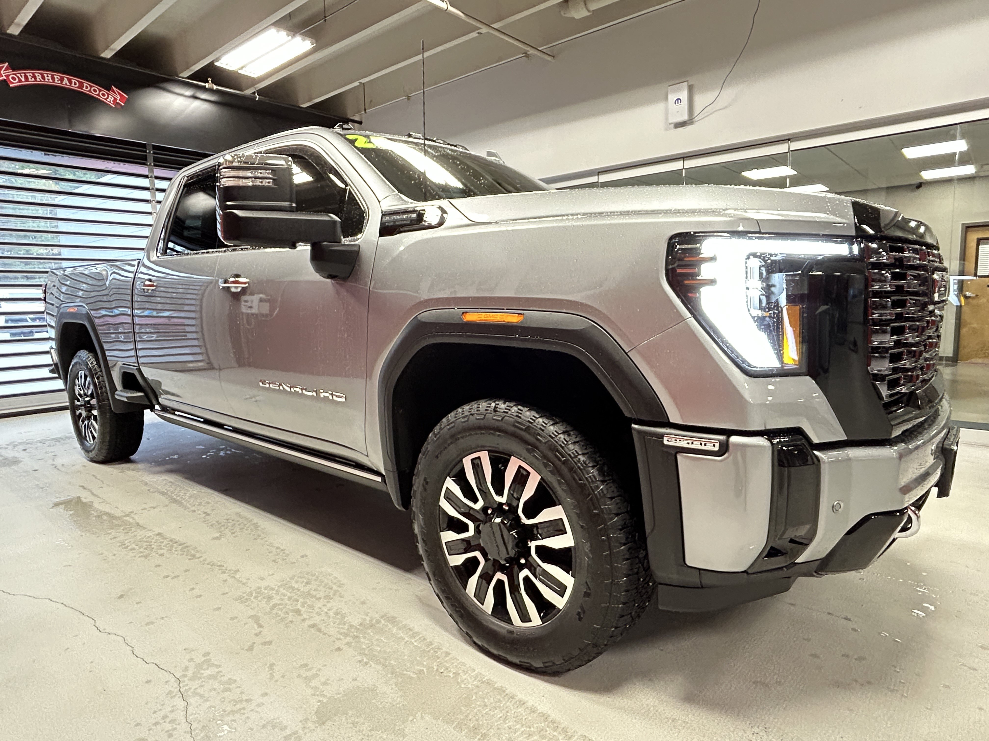 Used 2025 GMC Sierra 2500 Denali Ultimate AWD/4WD image 13