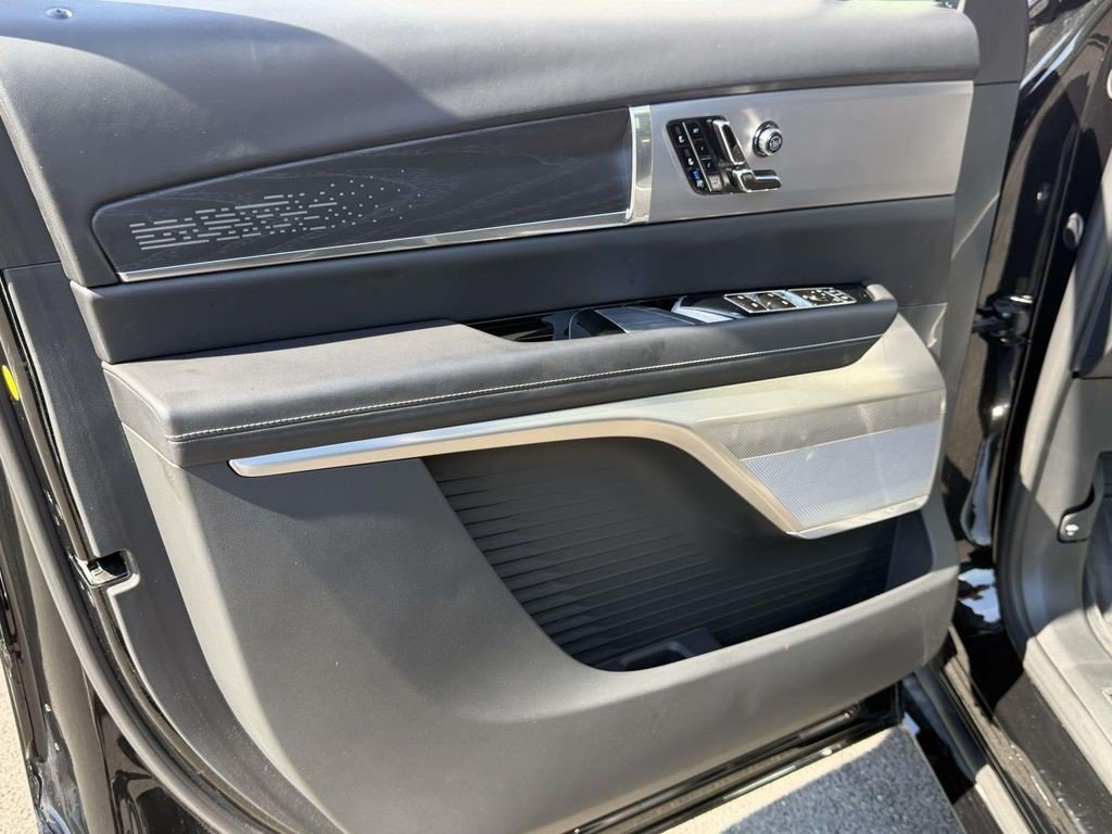 Certified 2026 Cadillac Vistiq Platinum w/ LPO, Floor Liner Package AWD/4WD image 22