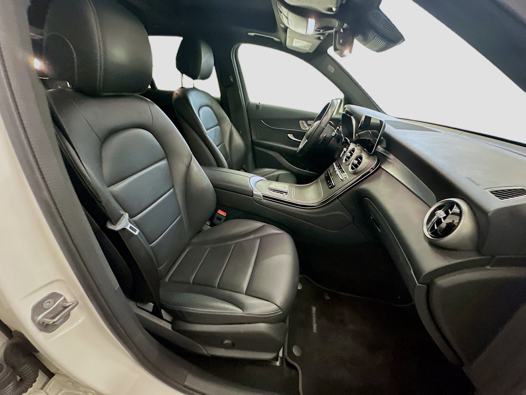 Used 2021 Mercedes-Benz GLC 300 4MATIC image 33