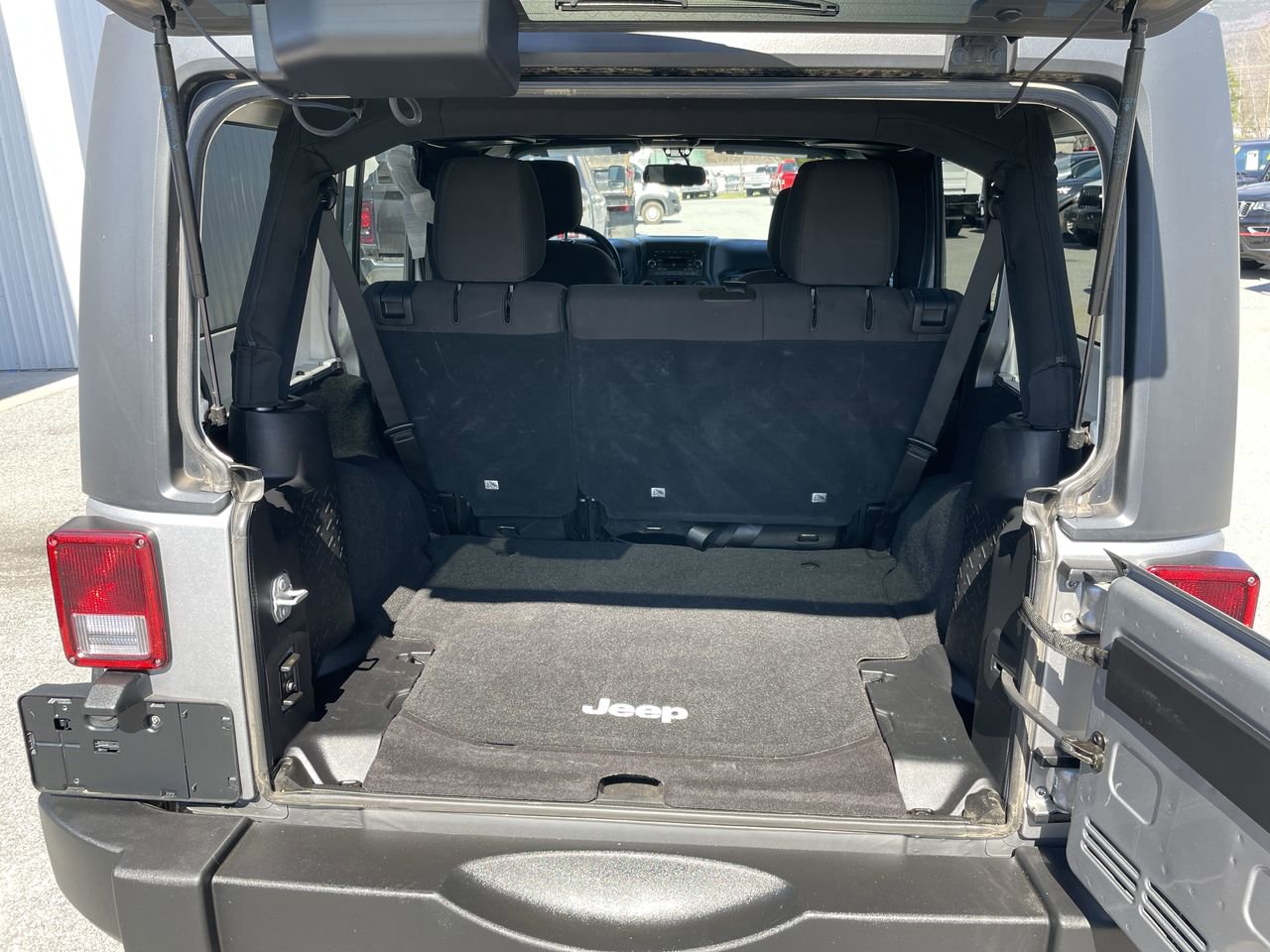 Used 2016 Jeep Wrangler Unlimited Sport w/ Quick Order Package 23S AWD/4WD image 37