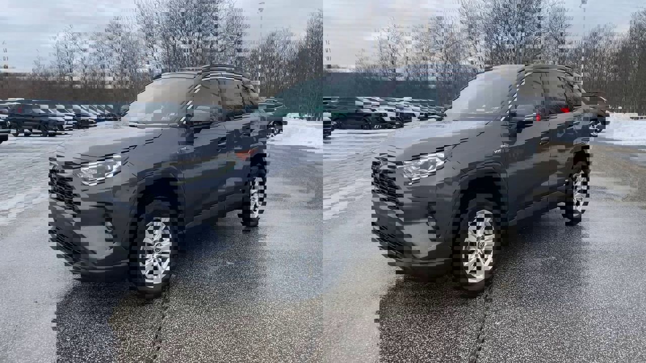 Used 2020 Toyota RAV4 XLE image 5