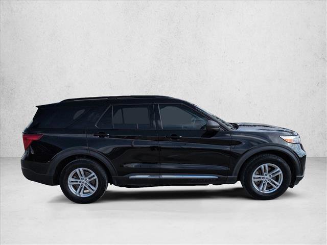Used 2023 Ford Explorer XLT image 4