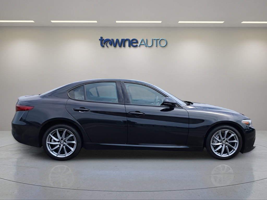 Used 2022 Alfa Romeo Giulia Sprint AWD/4WD image 6